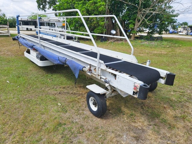 Towable Belt Loader Wasp A01771D-3650